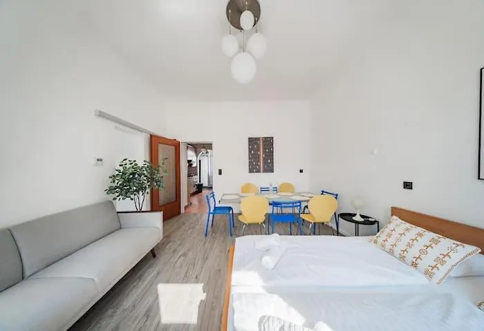 Apartment Blue And Pink Oasis Cozy Designer Retreat Vienna