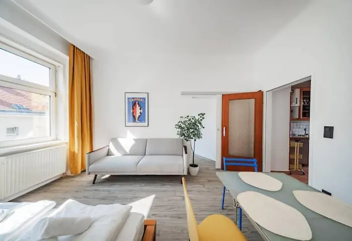 Blue And Pink Oasis Cozy Designer Retreat Apartment