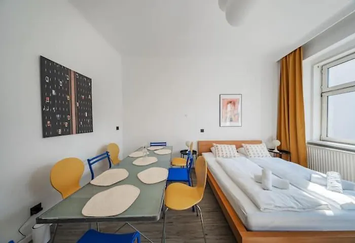 Apartment Blue And Pink Oasis Cozy Designer Retreat *