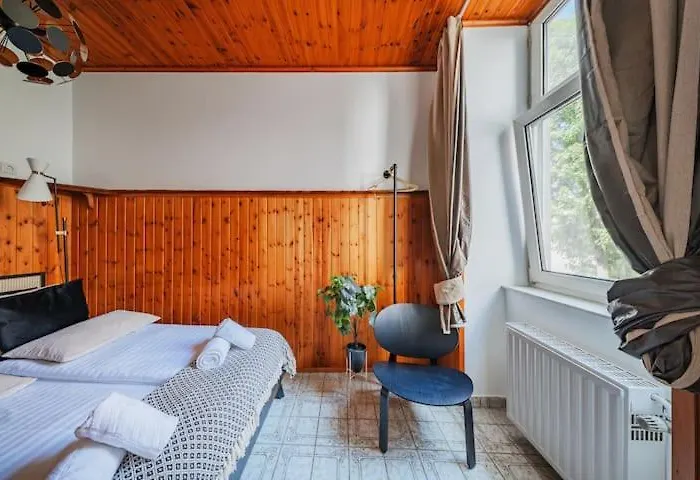 Blue And Pink Oasis Cozy Designer Retreat Vienna
