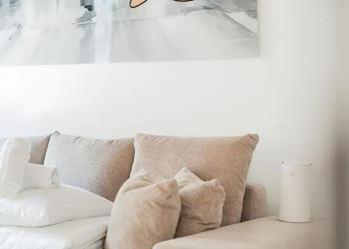 Blue And Pink Oasis Cozy Designer Retreat Apartment *