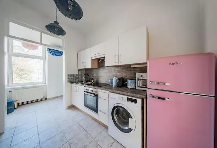 Blue And Pink Oasis Cozy Designer Retreat Apartment *