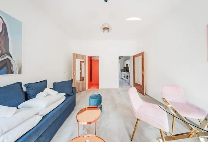 Apartment Blue And Pink Oasis Cozy Designer Retreat *