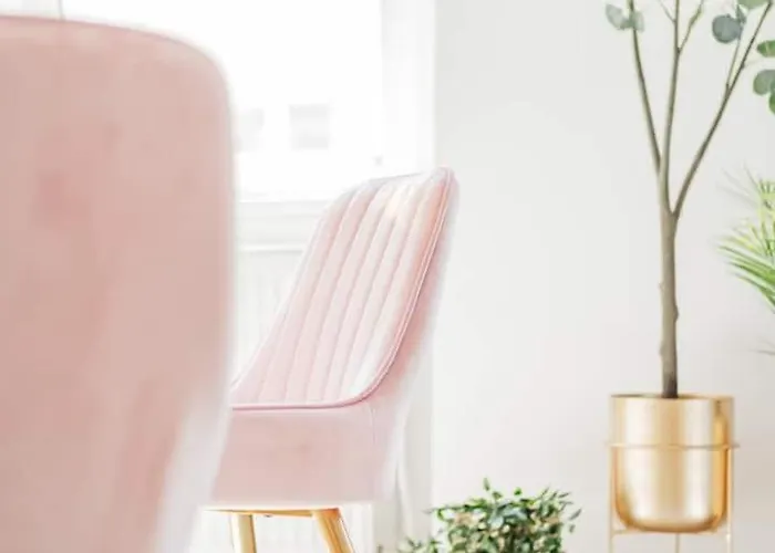 Blue And Pink Oasis Cozy Designer Retreat Apartment *